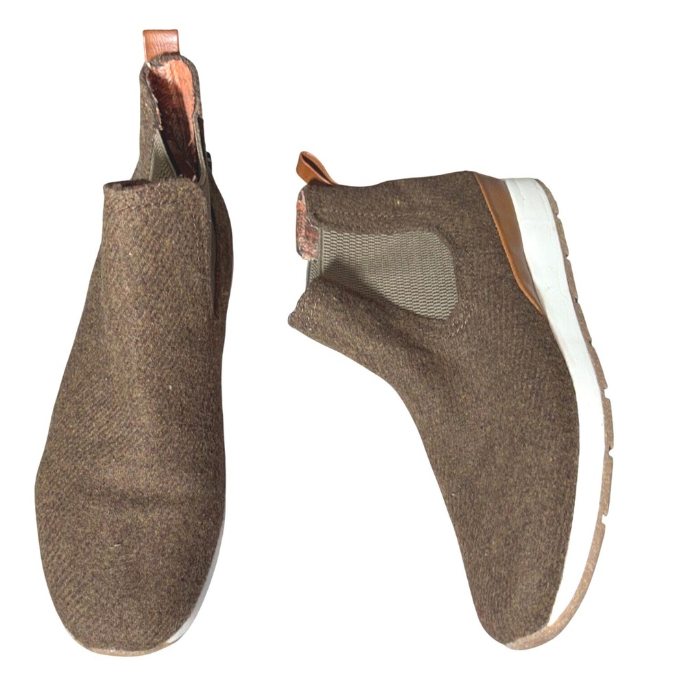 B.O.C. Kara Chelsea Boots Brown Wool Pull On 9.5 Excellent !